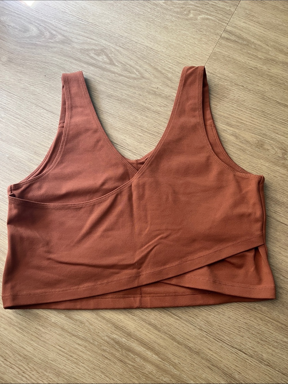 Amazon Basics Performance Rust Cropped V-Neck Tank - Picture 2 of 6